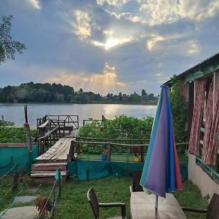 Lakeside Homestay Srinagar מראה חיצוני תמונה