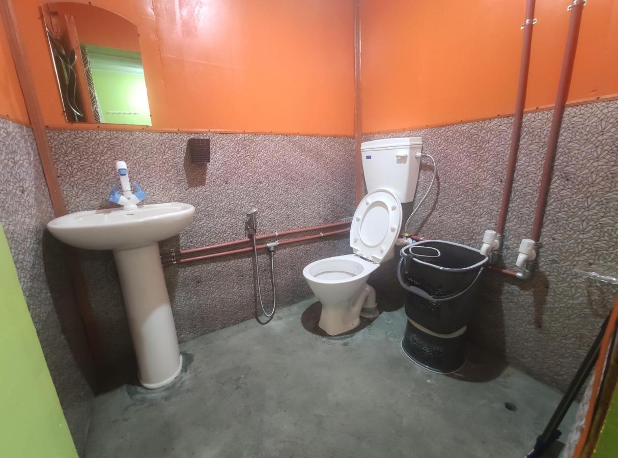 Lakeside Homestay Srinagar מראה חיצוני תמונה