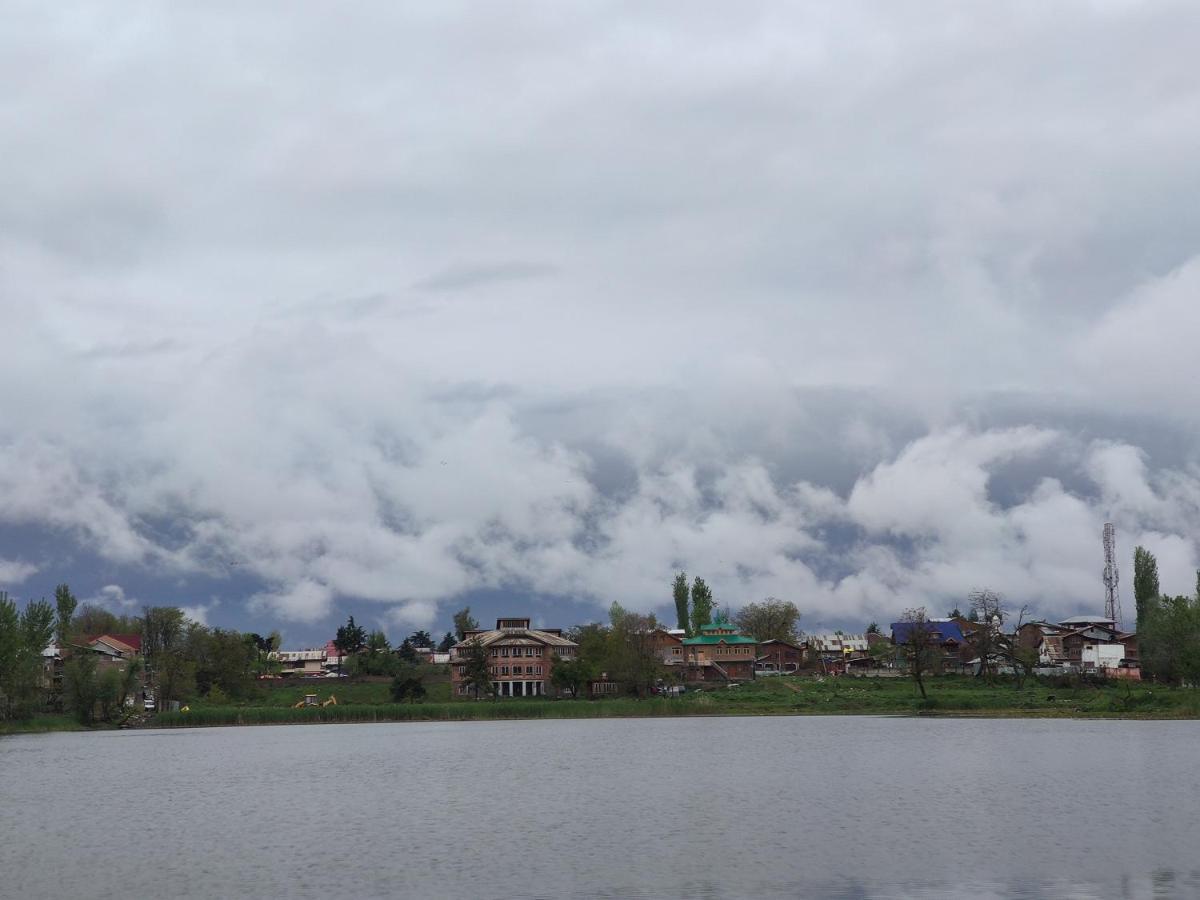 Lakeside Homestay Srinagar מראה חיצוני תמונה