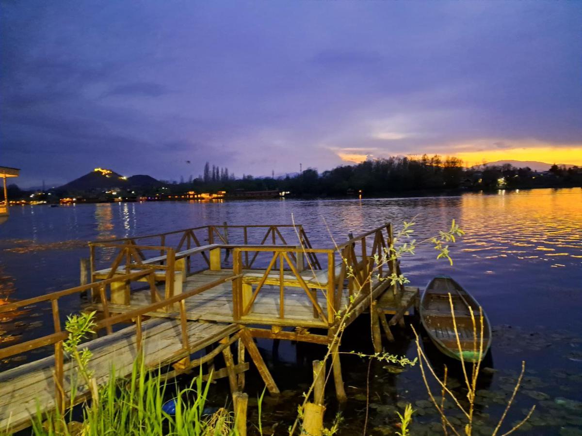 Lakeside Homestay Srinagar מראה חיצוני תמונה