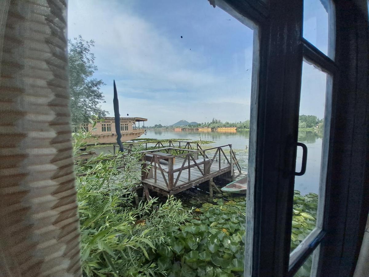 Lakeside Homestay Srinagar מראה חיצוני תמונה