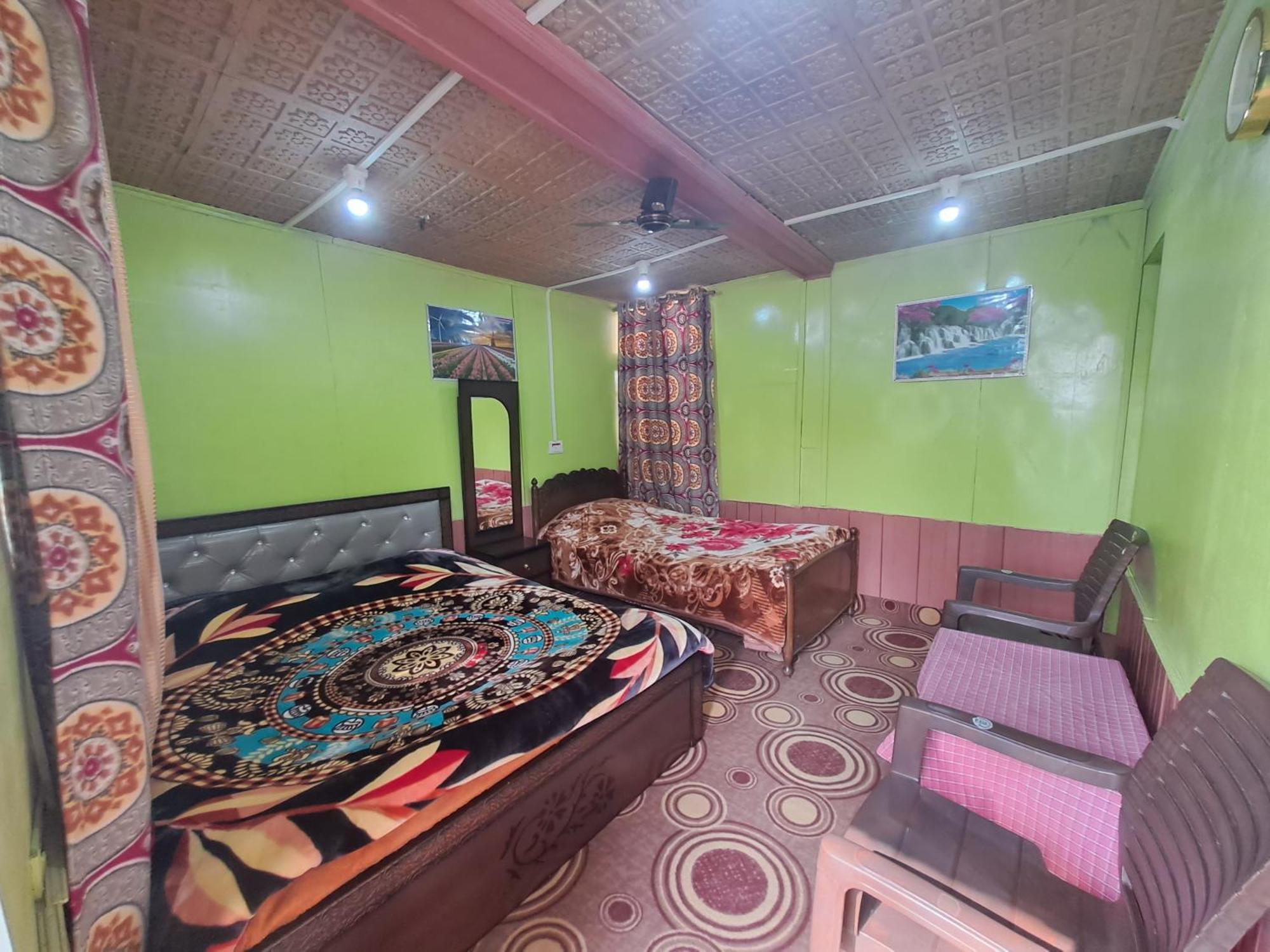 Lakeside Homestay Srinagar מראה חיצוני תמונה