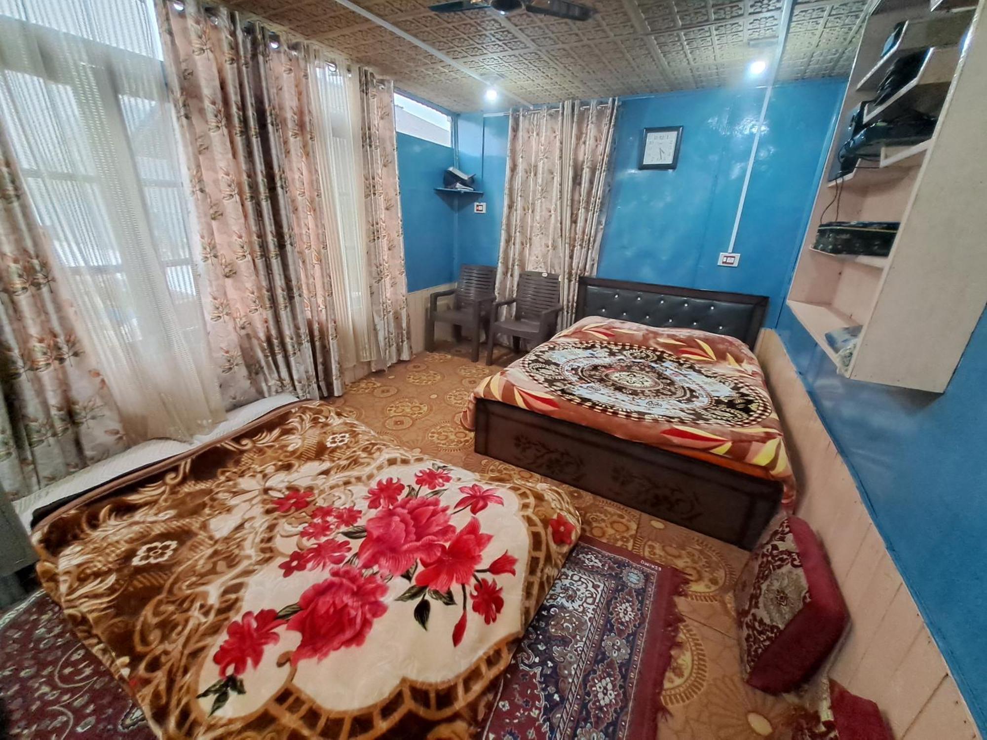 Lakeside Homestay Srinagar מראה חיצוני תמונה