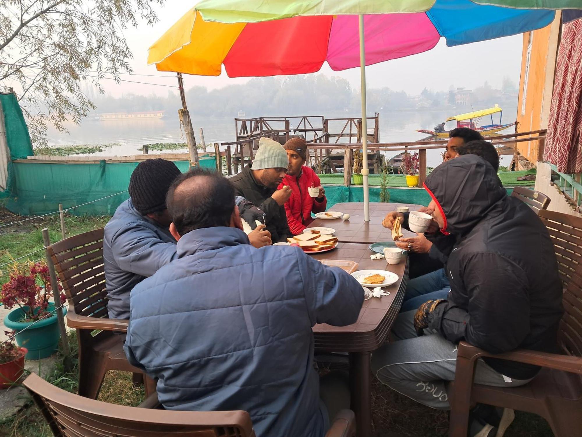 Lakeside Homestay Srinagar מראה חיצוני תמונה