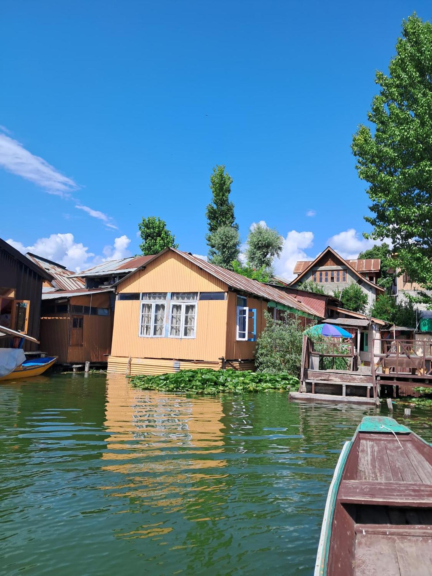 Lakeside Homestay Srinagar מראה חיצוני תמונה
